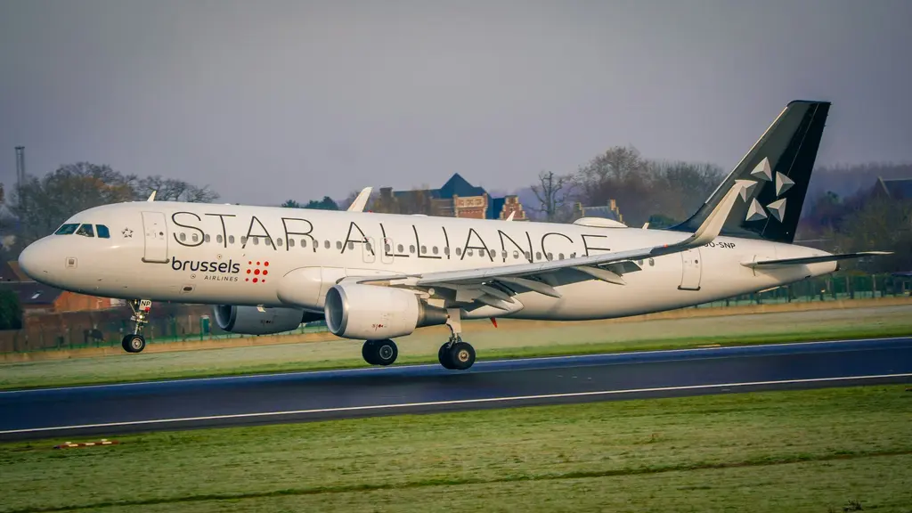 Vliegtuig van Brussels Airlines op de landingsbaan van Brussels Airport
